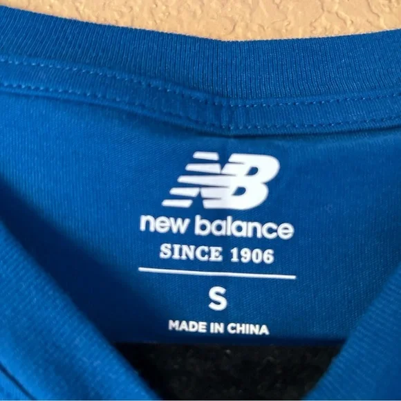 New Balance Men's NB Essentials Stacked Logo Short Sleeve - New With Tags - Picture 9 of 10